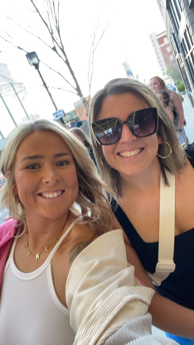 Mrs_CRPT's tweet photo. I’ll be reliving last night for a long time 🩷✨ https://t.co/soEMV7eeWo