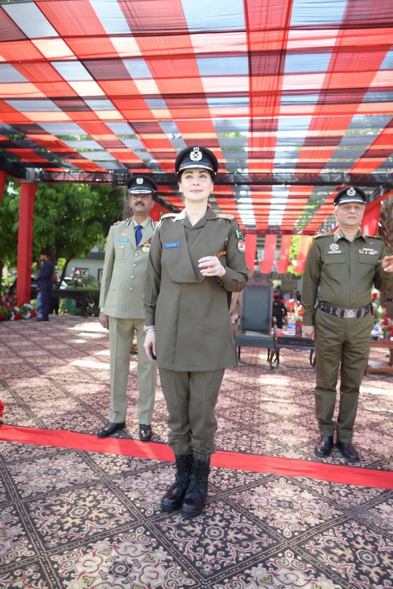 ایسی حرکتیں تو بزدار نے بھی نہیں کی تھیں
جیسے یہ مریم صاحبہ حرکتیں کر رہیں ہیں۔