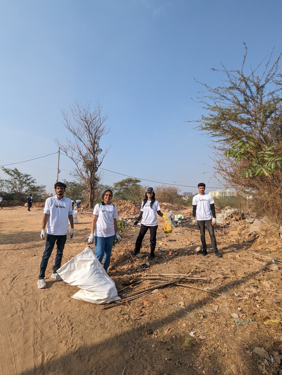 #litterfree India is what we aspire for. #oraclevolunteers plogging around #jakkurlake to mark #EarthDay2024. The lake is great example of  community action for #ecologicalrestoration. Only if we restrain from throwing #plastics #bottles #sachets we can claim #civicconsciousness