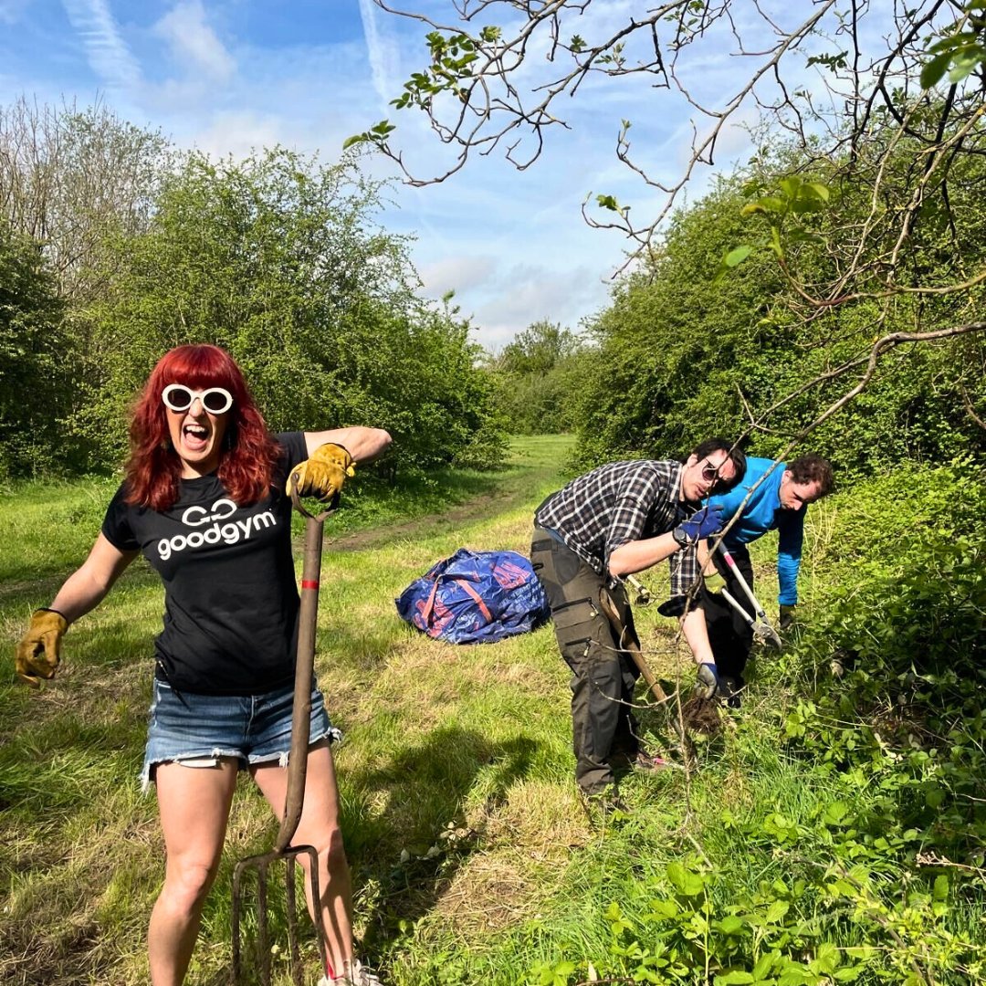 Richmond GoodGymers ran to soak up the sun at Ham Lands last Saturday. Some very overgrown brambles were no match for the energised group of 8 on this occasion. Spurred on by the thought of coffee and cakes afterwards the job got done on the double. #DoGoodGetFit #Volunteering
