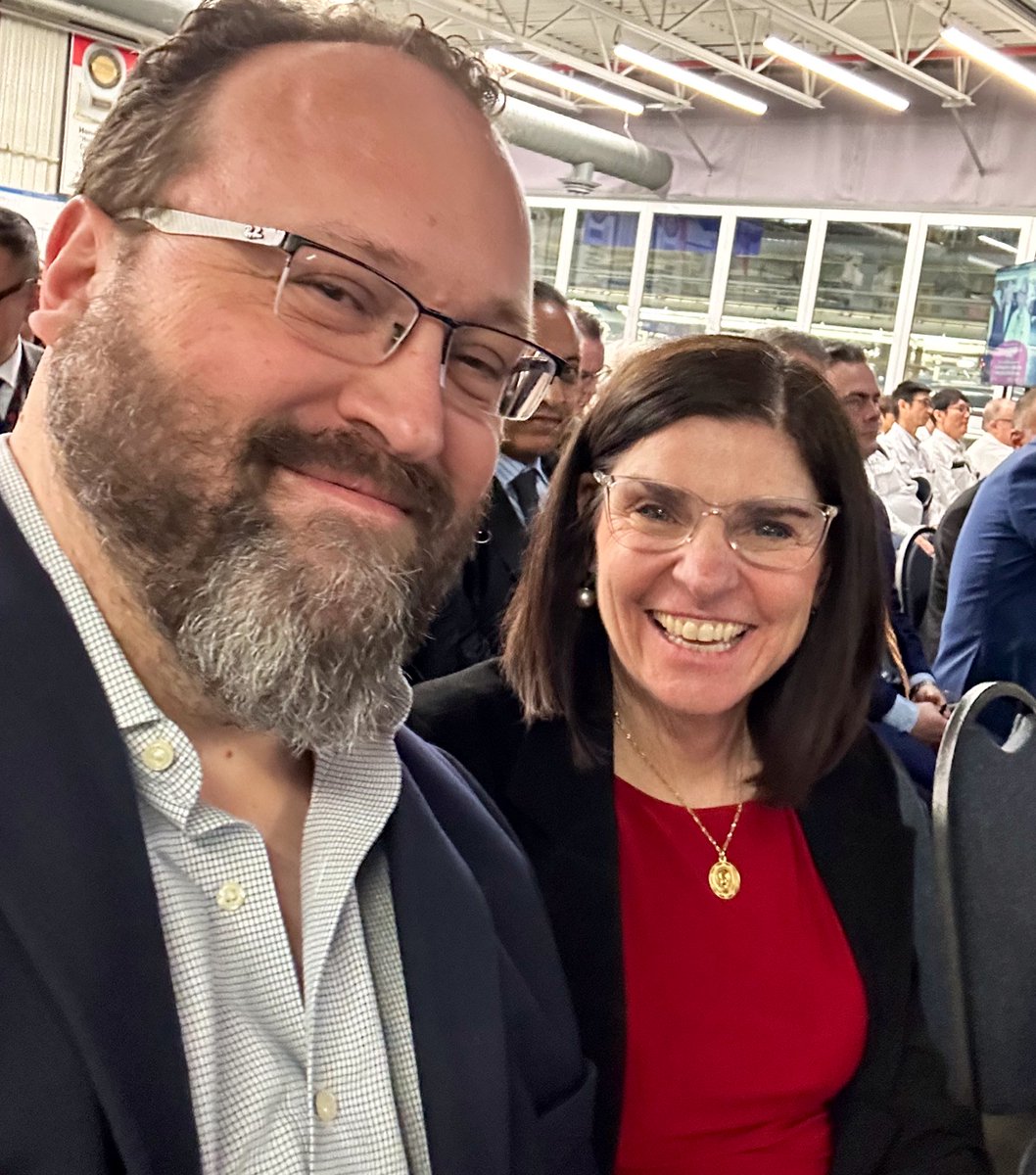 FlavioVolpe1's tweet photo. Big news at @HondaCanada today - this $15B investment is biggest deal in NAmerican automotive history!

Great to be here with @FilomenaTassi talking about a transformational investment for 🇨🇦 suppliers.

Super win for Ontario &amp; Canada by @FP_Champagne &amp; @VictorFedeli 👏👏 https://t.co/QYp4abIg6y