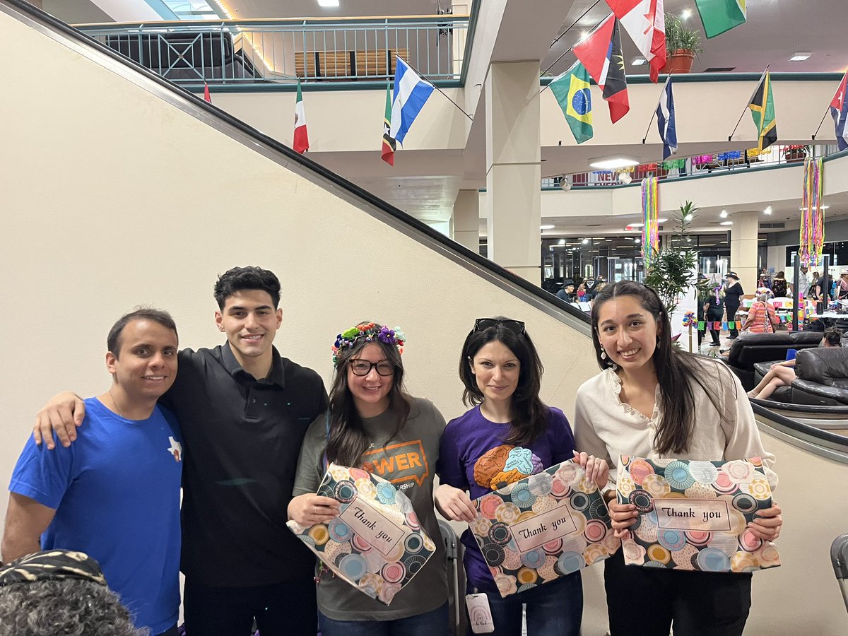 It is Fiesta time!! Another great opportunity to engage, learn and have fun with our amazing community!  🌼🌸🎊🎉#biggsinstitute @UTHealthSA  #seniorfiesta #ENDALZ together, we can!