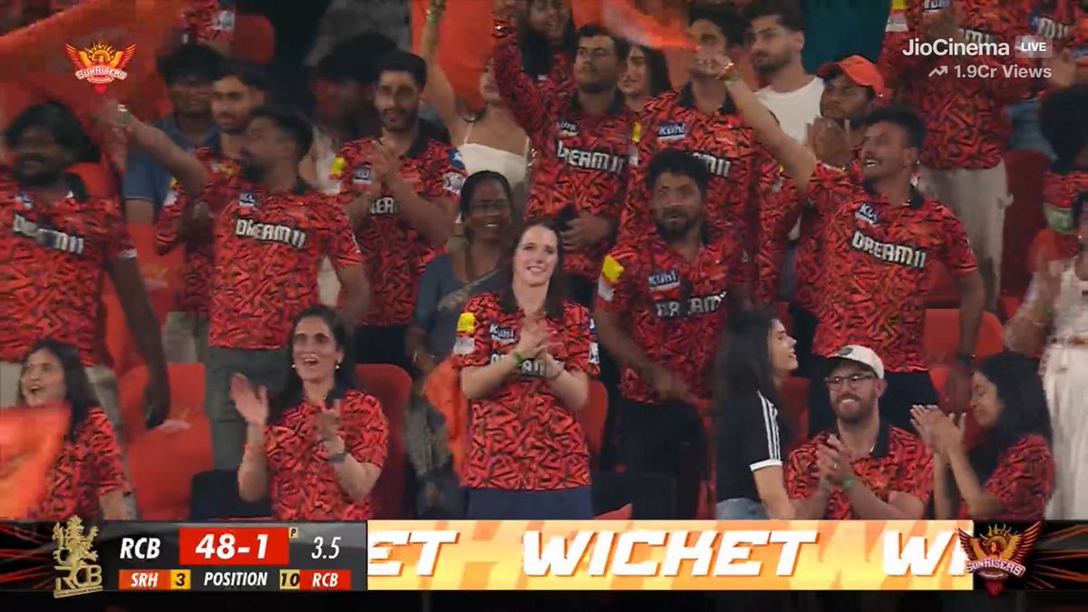 Virat fans like &amp; retweet #SRHvsRCB
