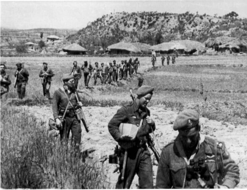 CDS_Canada_CEMD's tweet photo. 1/ Today, we commemorate the 73rd anniversary of the Battle of Kapyong, a pivotal moment in our military history. The bravery and resilience displayed by the soldiers of 2PPCLI in holding the line during this fierce battle will forever be etched in our memories. https://t.co/bBtbjTuDhg