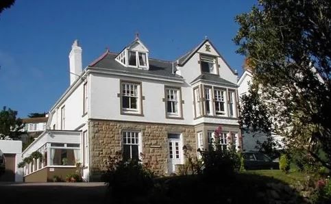 TheBBDirectory's tweet photo. 🌊 Situated just a brief stroll from the picturesque town of St Ives, in the peaceful village of Carbis Bay, Borthalan House B&amp;B boasts a serene retreat with magnificent views across St Ives Bay.
https://t.co/kOsGGcQQYv 
#StIves #CornwallEscape #Accommodation #CarbisBay #Cornwall https://t.co/A7MvwU0Chm