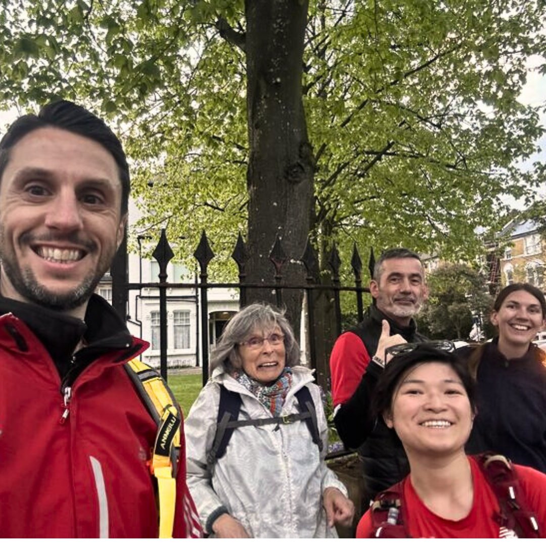 Lambeth GoodGymers hit a double whammy, raising awareness for the Big Plastic Count (Reduce, Reuse, Recycle) and Get Rid Of And Donate ♻️ A team of 5 hit the pavements, reducing a sizable flyer stack to nothing in under an hour. Quick, easy, impactful. #DoGoodGetFit #Volunteer