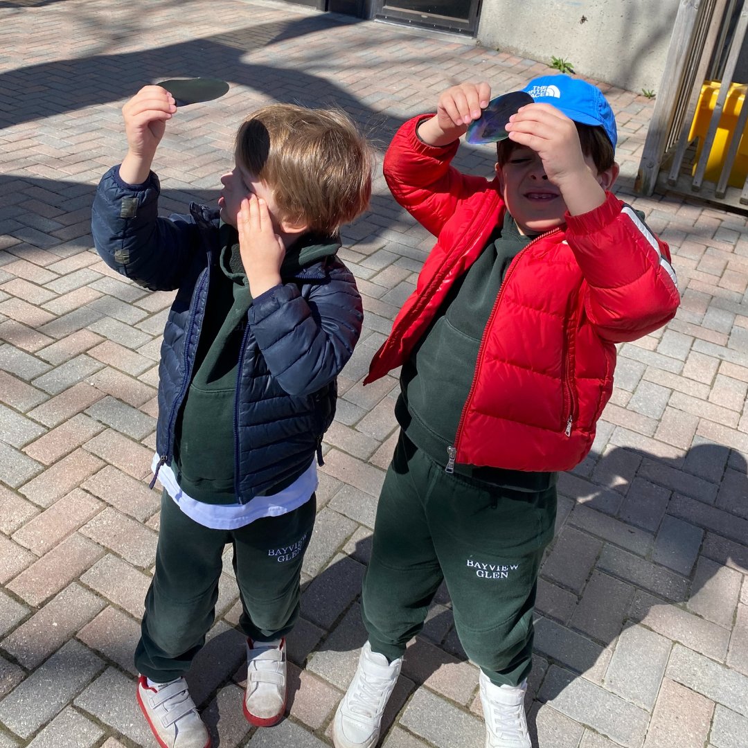 bayviewglen's tweet photo. Our JK3 students celebrated Earth Day by crafting vibrant suncatchers, spreading joy and eco-conscious creativity. ๐๐
#BVG2024 #BVGLeadingEdge #BVGLower #BVGLowerSchool https://t.co/60U5s1kG3b https://t.co/8IYHVbO5Lo