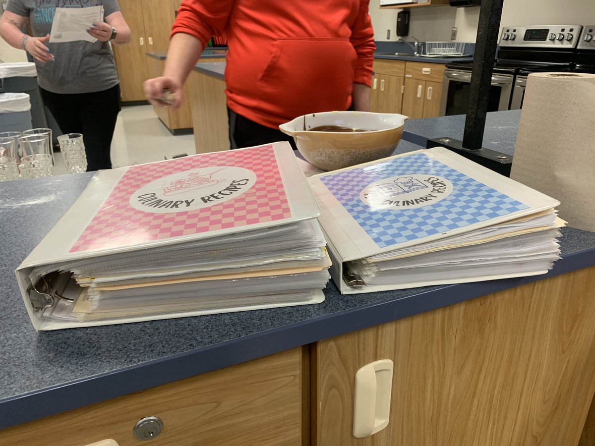 MsEmCMurph's tweet photo. “We’re gonna need a bigger boat” “I don’t think they get bigger than that” 
12 years of labs, 12 years of recipes. https://t.co/05Vbuw7KlA