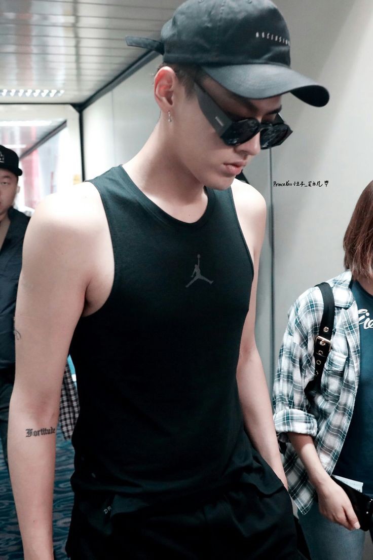 evellin_luciaa's tweet photo. to this day I am still waiting for news that you have returned and until that time comes let's stay together 
#krsiwu #galaxyfanfan #justiceforkriswu #alwayswithkriswu #meigeni #waitingforkriswu #freekriswu https://t.co/UN2NZia8M0