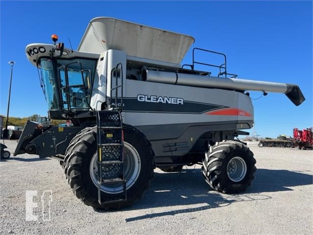 Check out Spring Consignment Auction Saturday in Gallatin, MO by B and S Equipment Sales. 80 Tractors selling. 2 Rings. '11 Versatile 280 w/ 3591 hrs; JD 8430 w/ 5062 hrs; CaseIH 7130 2WD, 6430 hrs; JD 7230, 1598 hrs; '10 Gleaner A86, 2150 sep. hrs. Info: bandsequipmentsales.com/hs-live-auctio…