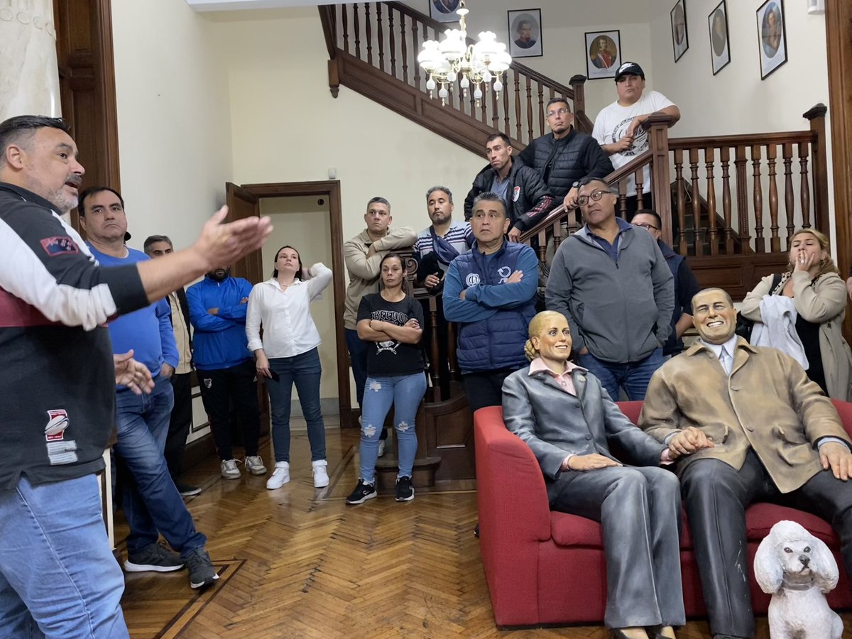 En el día de ayer compañeros de diferentes empresas compartimos una merienda y revivimos un poco más sobre nuestra historia en el Museo histórico “Un café con Perón”🇦🇷
Siempre del lado de los  trabajadores!
<a href="/Cavalieri_SEC/">Armando Cavalieri</a> <a href="/CarlosPerezSEC/">Carlos Pérez</a> <a href="/GustavoINCSA/">Gustavo D Bustamante</a> <a href="/soloplatense/">J Ricky Bustamante</a> <a href="/Luis43830462/">Luis</a>