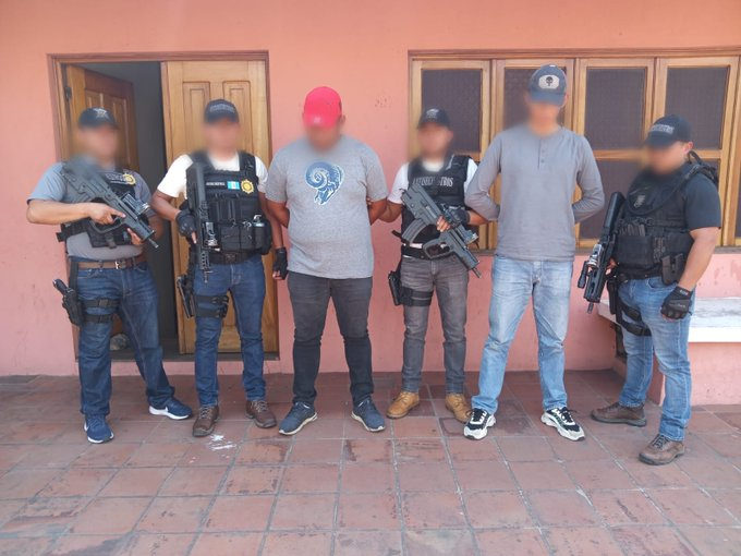 #Guatemala 

Capturan a agentes de la PNC en la 10 avenida de la #zona1
🗣️👉tinyurl.com/37pwfnzr