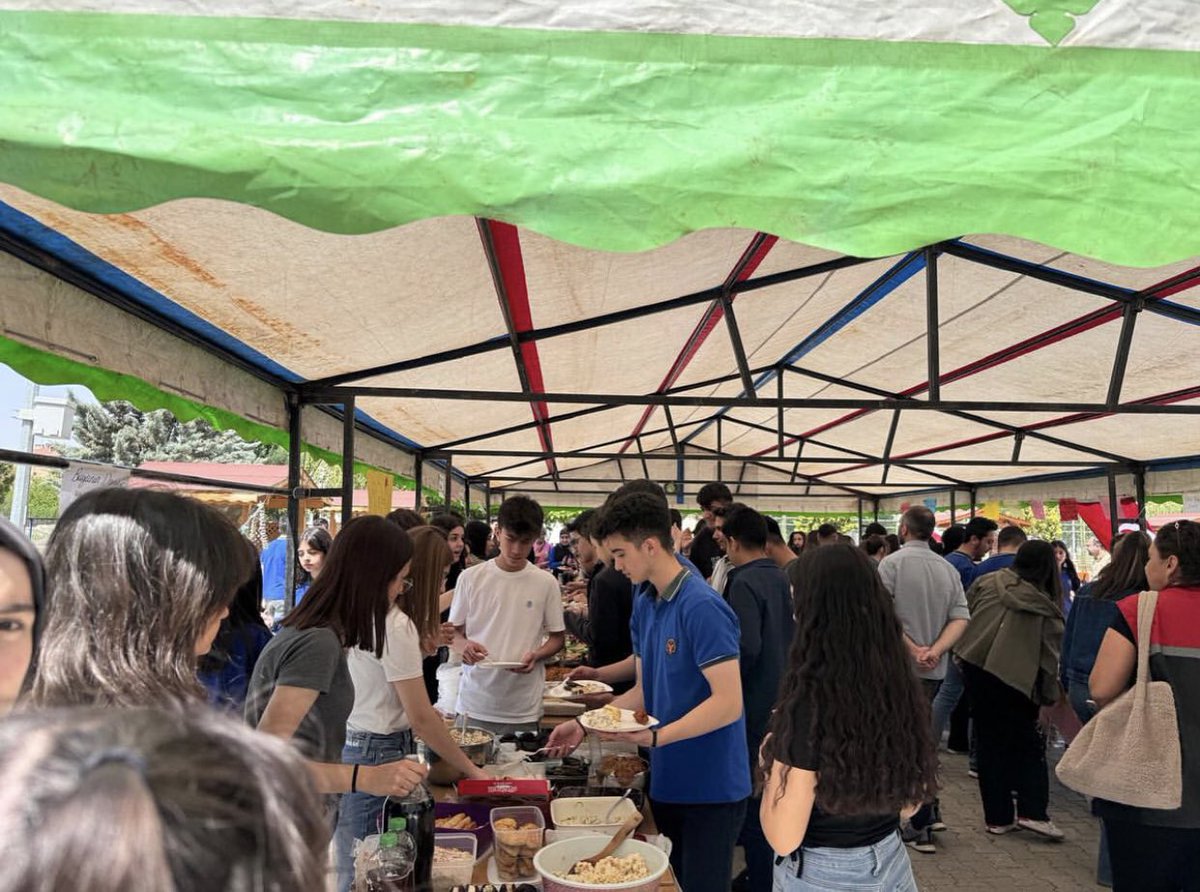 Kermes etkinliğimize katılan Milli Eğitim Müdürü Sayın Servet Canlı Bey’e, şube müdürlerimize, kıymetli velilerimize, emeği geçen tüm öğretmen ve öğrencilerimize teşekkür ederiz. 
<a href="/canl_servet/">Servet CANLI</a> <a href="/igdirmem76/">Iğdır İl Milli Eğitim Müdürlüğü</a> <a href="/valiercanturan/">Ercan Turan</a> <a href="/Yusuf__Tekin/">Yusuf Tekin</a>