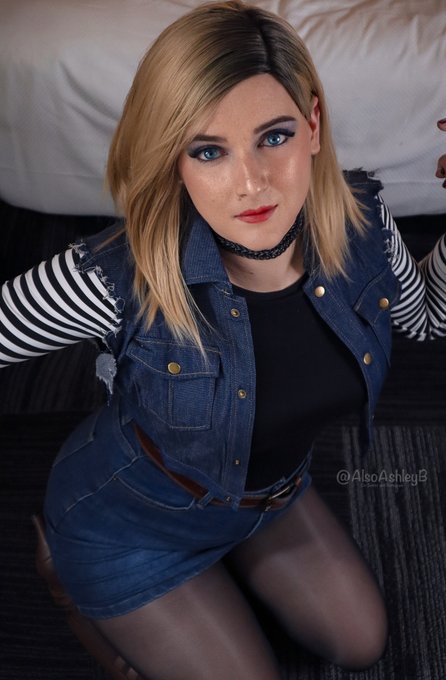 Cosplay Thursday! Android 18 and her blue eyes and... big thighs ? https://t.co/WuqyqoHY50 https://t