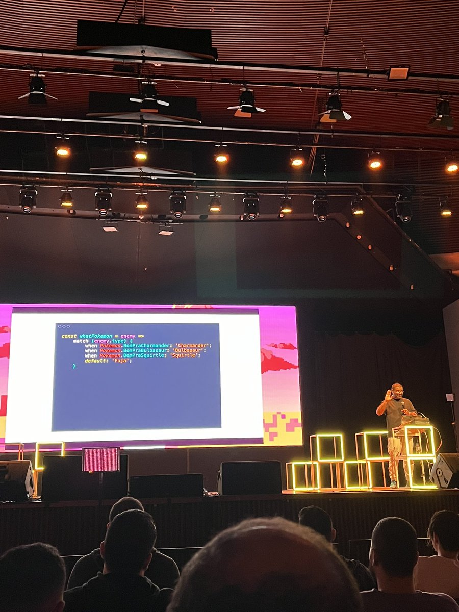 ocodista's tweet photo. @wmsbill apresentando Pattern Matching em JS na #braziljs24 🤯
(Ainda em estágio de proposta na TC39) https://t.co/1K2mfgU3pU
