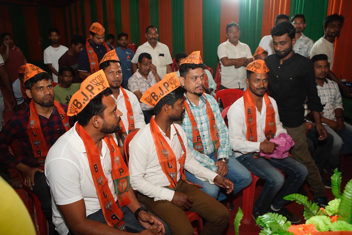 Pijush_hazarika's tweet photo. A number of significant leaders & workers hailing from AAMSU, Congress, NSUI, and Jatiya Parishad officially joined @BJP4Assam in Jagiroad.
Welcoming everyone, I urged them to work with dedication and be an integral part of #ModiParivaar.
#AbkiBaar400Paar
#PhirEkBaarModiSarkar https://t.co/4YRnN5xg1W