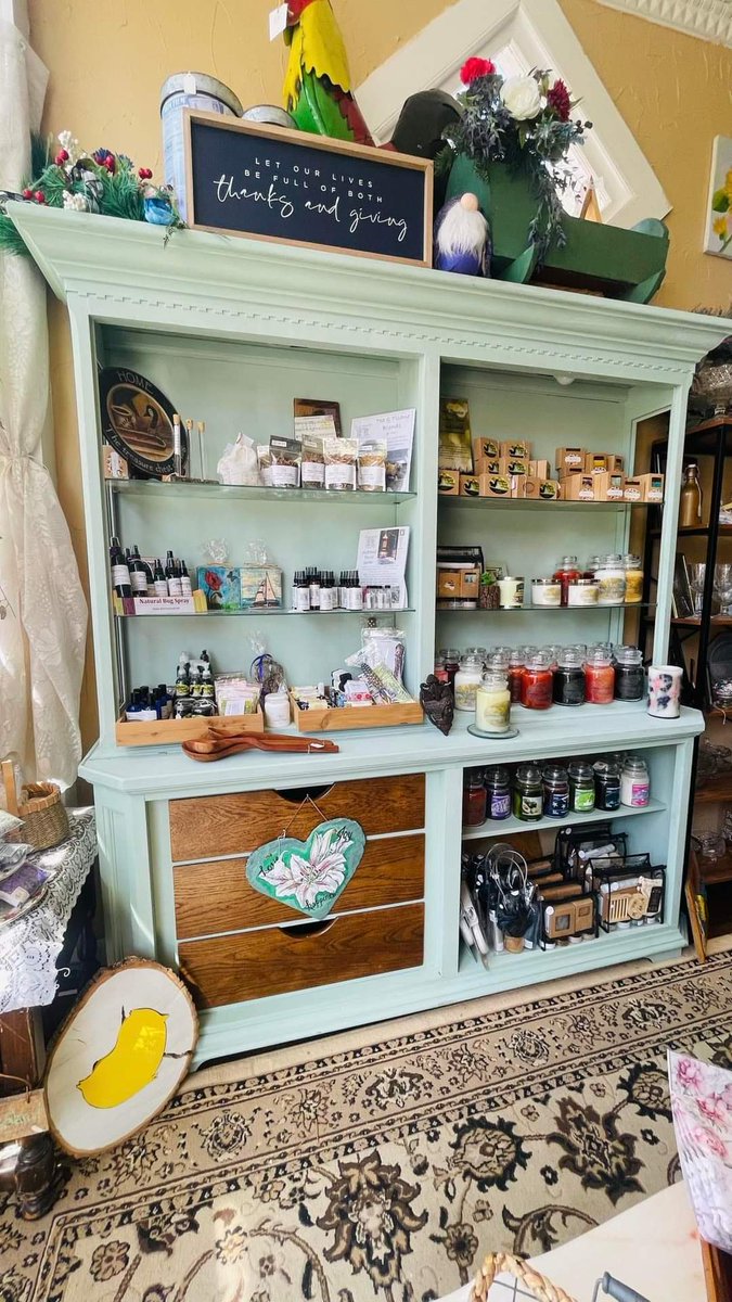 We absolutely love how bright our store is during the day! Thanks to our historic and tall ceilings and huge century old windows, we are flooded with natural light all day!

#shoplocal #travel #art #smallbusiness #WestVirginia