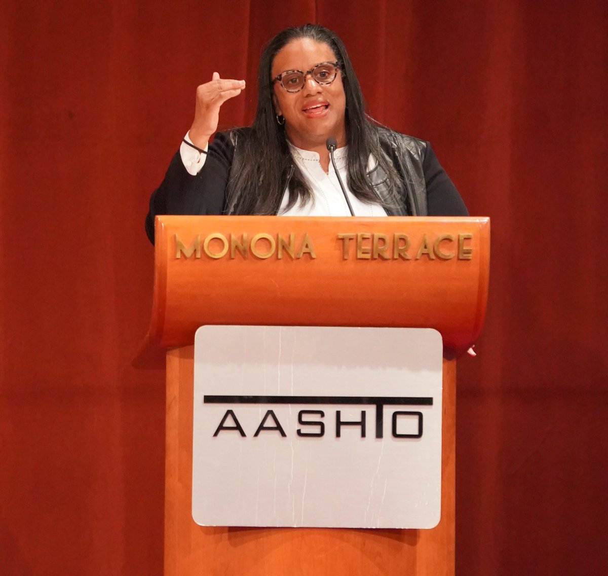 aashtospeaks's tweet photo. The @USDOT & AASHTO unveiled a white paper at the 2024 #aashtoSM that documents the knowledge gaps and challenges slowing the adoption of transportation infrastructure resilience initiatives.
#Transportation #Resilience https://t.co/XOzbnVLdp5