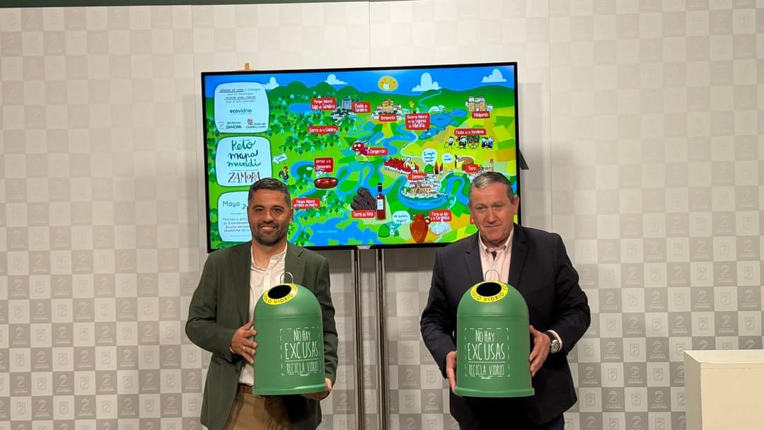 DiputacionZA's tweet photo. El presidente Javier Faúndez y el gerente de @ecovidrio en Castilla y León, 👤José Carlos Agustina, han presentado hoy #RetoMapamundi
ℹ️Campaña de reciclaje en 📍14 municipios🗓️mayo y junio 
👉 La provincia de Zamora dispone de 1.205 contenedores para el reciclaje de vidrio https://t.co/gc2Ox8E341