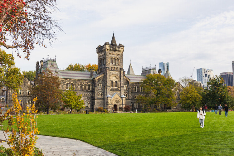 #UofT is launching a Call for Proposals to support joint projects with collaborators from Southeast Asia. Faculty members are invited to submit their Notice of Interest by 26 May. 🌎 uoft.me/arv