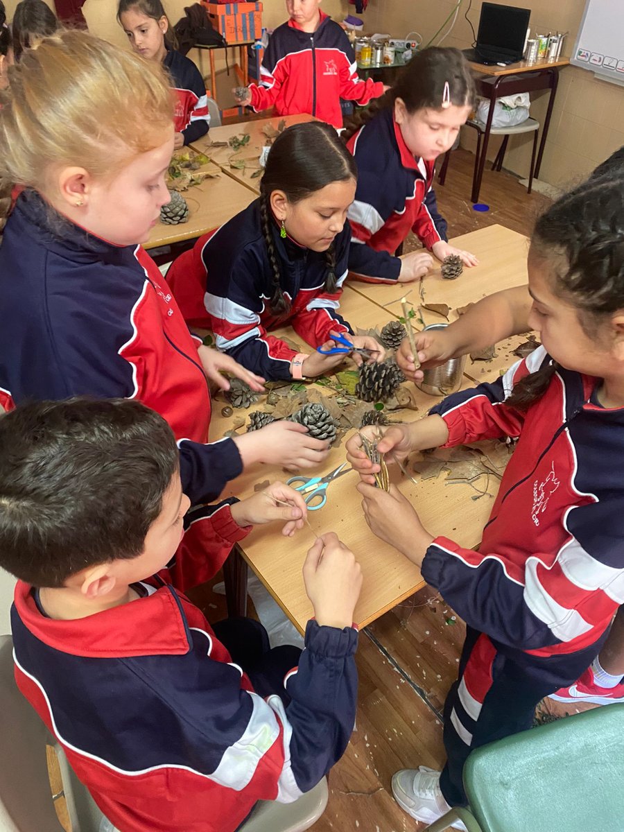 CIEC_Madrid's tweet image. ¡En abril, también hemos avanzado con los talleres de nuestro #SBNLabInclusión!

Os compartimos algunas fotos de las actividades en el Centro de Mayores El Almendro y en el CEIP El Cid, con #HuertosVivos y el montaje de una #Compostera.

#CIECMadrid #ComunidadCircular #EcoCIEC