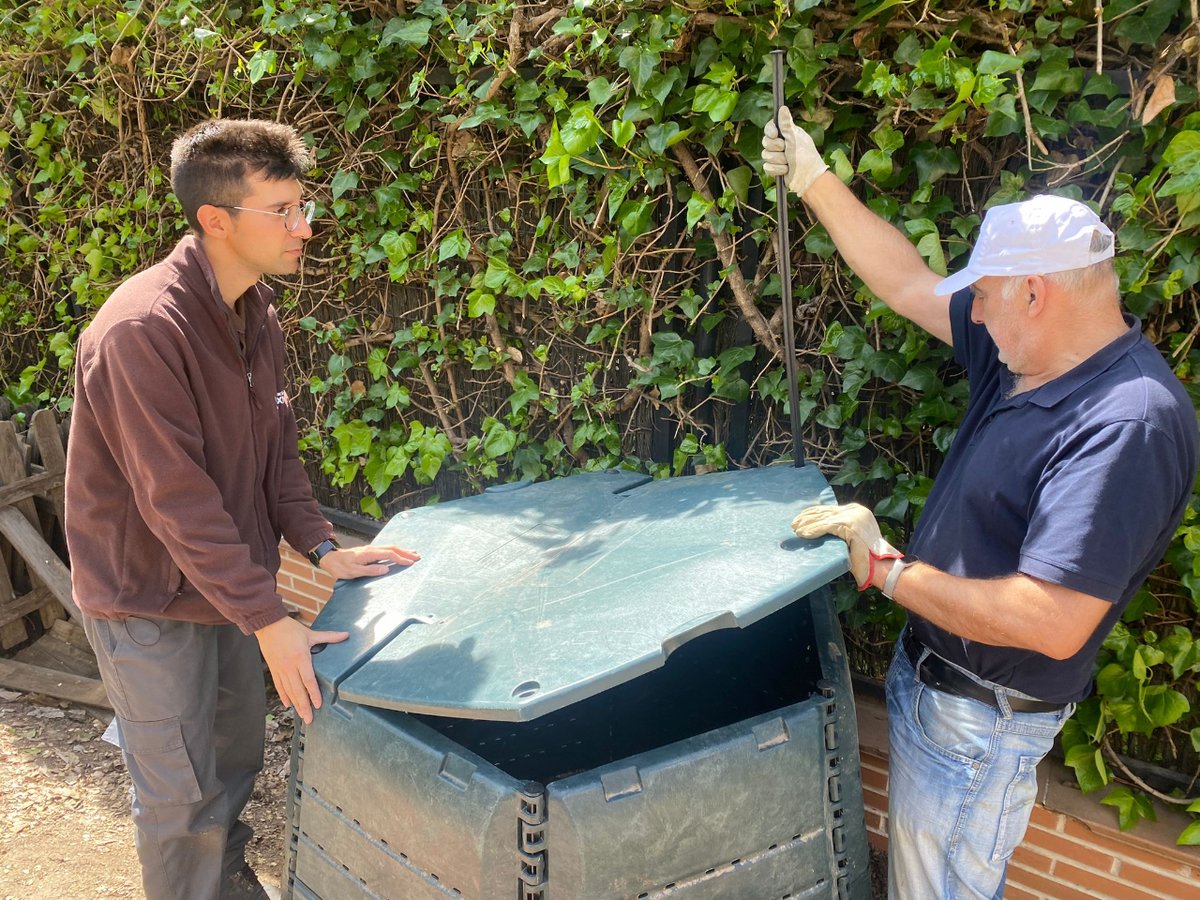 CIEC_Madrid's tweet image. ¡En abril, también hemos avanzado con los talleres de nuestro #SBNLabInclusión!

Os compartimos algunas fotos de las actividades en el Centro de Mayores El Almendro y en el CEIP El Cid, con #HuertosVivos y el montaje de una #Compostera.

#CIECMadrid #ComunidadCircular #EcoCIEC