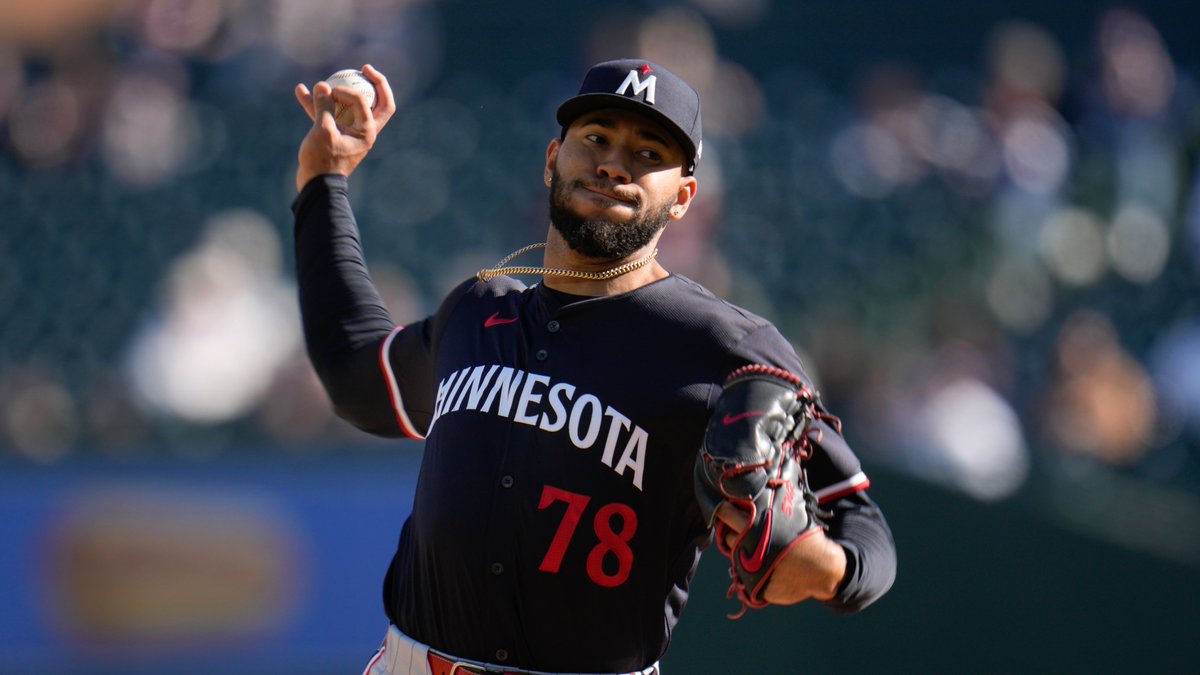 MLBPipeline's tweet photo. The @Twins have recalled their No. 24 prospect, Simeon Woods Richardson, to start today.

More on the 6-foot-3 right-hander, who allowed one run in six innings in his lone MLB start this season: https://t.co/xIhgYxusB5 https://t.co/Oq9AAU3Ong