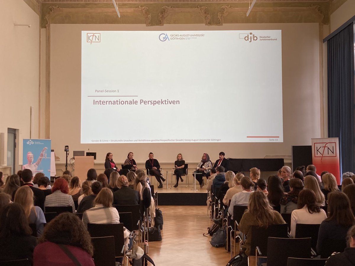 Die erste Panelsession der diesjährigen #genderandcrime stand unter dem Titel „International perspectives“. Neben weiteren interessanten Themen referierte @Anne_Kreft zu „Sexual violence in armed conflicts“. Offene Fragen fanden ihren Platz in der anschließenden Diskussion.