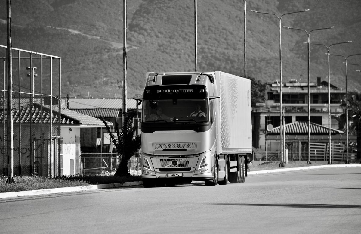 A sample B&W shot of the @VolvoTrucks FH Aero 460 I-Save from last weeks test drives in Greece with @VolvoTrucksUK @VolvoTrucksMT @HandlingNetwork @fleettransport more details and pics soon in the next issue of Fleet Transport Magazine