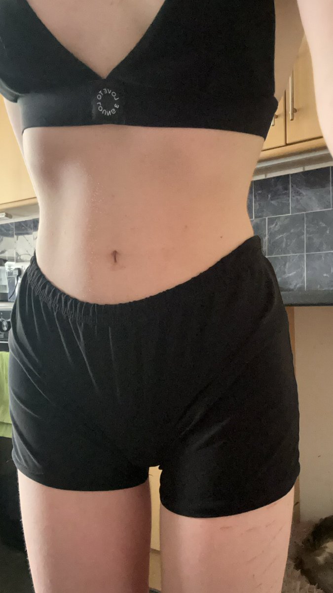 linachills's tweet photo. body checkkk :000 https://t.co/CtHPCzxVqG