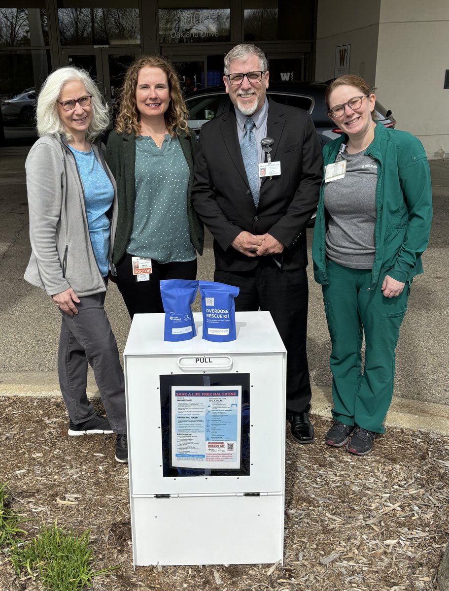 A new partnership between #WMed and @bronsonhealth is part of a growing and ongoing initiative to stem the opioid overdose crisis in Southwest Michigan and increase easy access to the life-saving drug naloxone. Read more at ow.ly/RtNj50Ro6Hz.