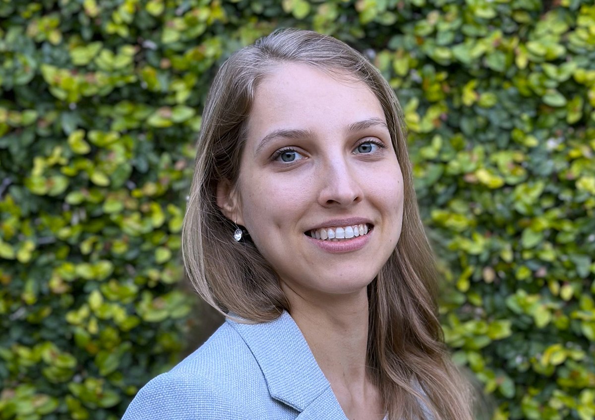 Julia Reisenbauer has been honored with the Prix Schläfli in chemistry for her dissertation on 'skeletal editing,' which she completed at ETH Zurich. Her work involves the targeted rebuilding of molecules so they can perform specific functions. ethz.ch/en/the-eth-zur…