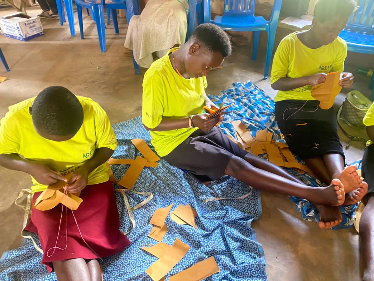 Practical empowerment in action! 🙌 ACFODE Kyaka II field officers have today conducted hands-on training sessions on liquid soap and reusable pad making for listeners club members and model couples from Kyaka II refugee settlement and the host community in Kyegegwa District.