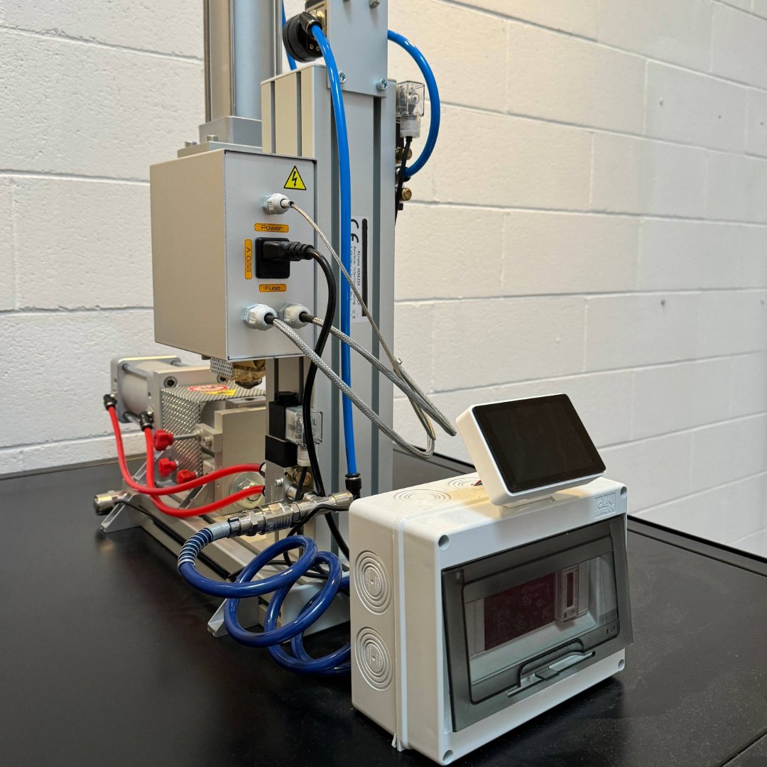 YouMakeRobots's tweet image. Check this out &amp;gt; Arduino Cloud and Opta WiFi make an injection molding machine connected and smart dlvr.it/T60hDs #Arduino #ArduinoCloud youmakerobots.com &amp;lt;Arduino