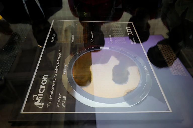 Visitors look at a memory wafer at a Micron Technology kiosk before the start of SemiconIndia 2023, in July. The Modi government’s decision to back its donors for India’s semiconductor programme has set the country back nearly half a decade.
caravanmagazine.in/politics/elect…