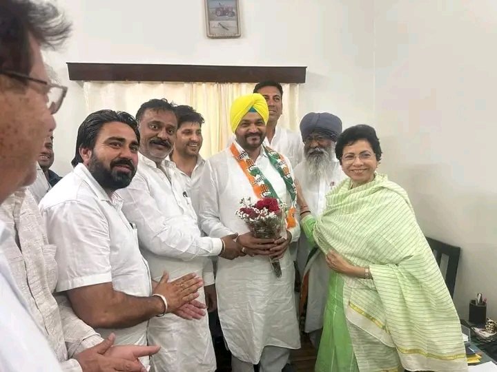 2019 लोकसभा में जेजेपी के प्रत्याशी रहें निर्मल सिंह समडी ने कांग्रेस पार्टी की सदस्यता ली।