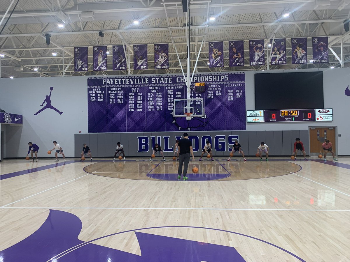 FayBulldogsBB's tweet photo. They say, “It’s best to let sleeping dogs lie…”

But WE say, “it’s best to let #PurpleDogs who put in work before the sun comes up lie!!!”

#PurpleDNA https://t.co/ycI3RG8FQk