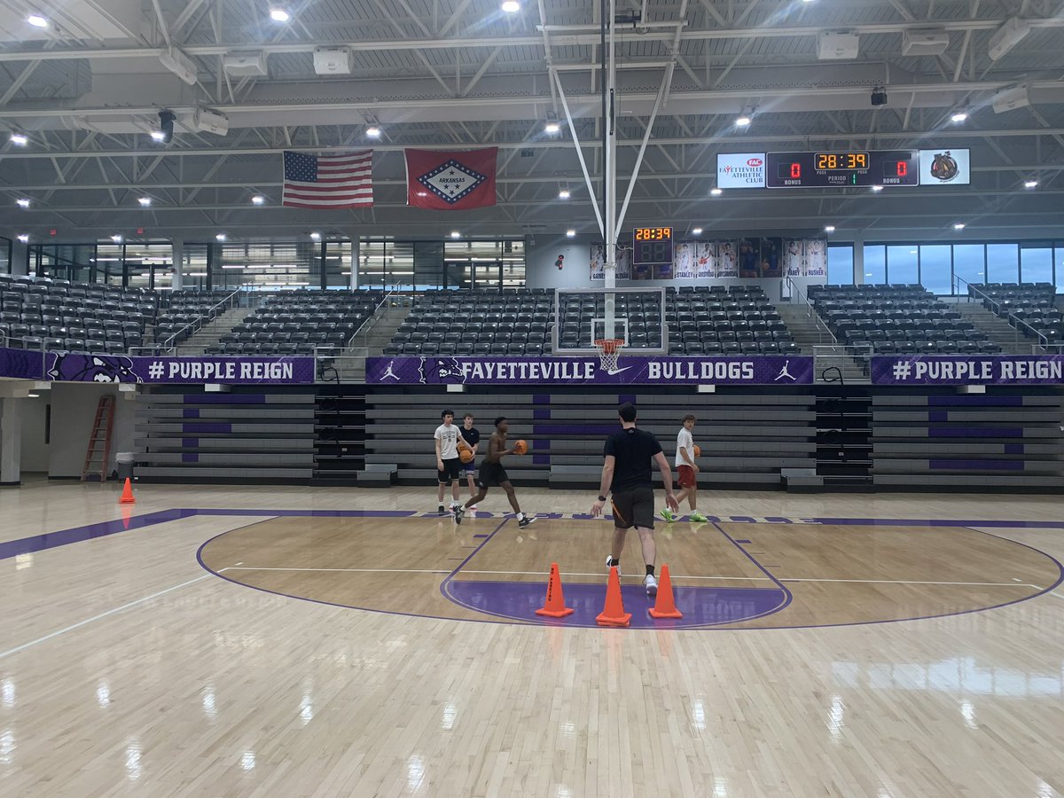 FayBulldogsBB's tweet photo. They say, “It’s best to let sleeping dogs lie…”

But WE say, “it’s best to let #PurpleDogs who put in work before the sun comes up lie!!!”

#PurpleDNA https://t.co/ycI3RG8FQk