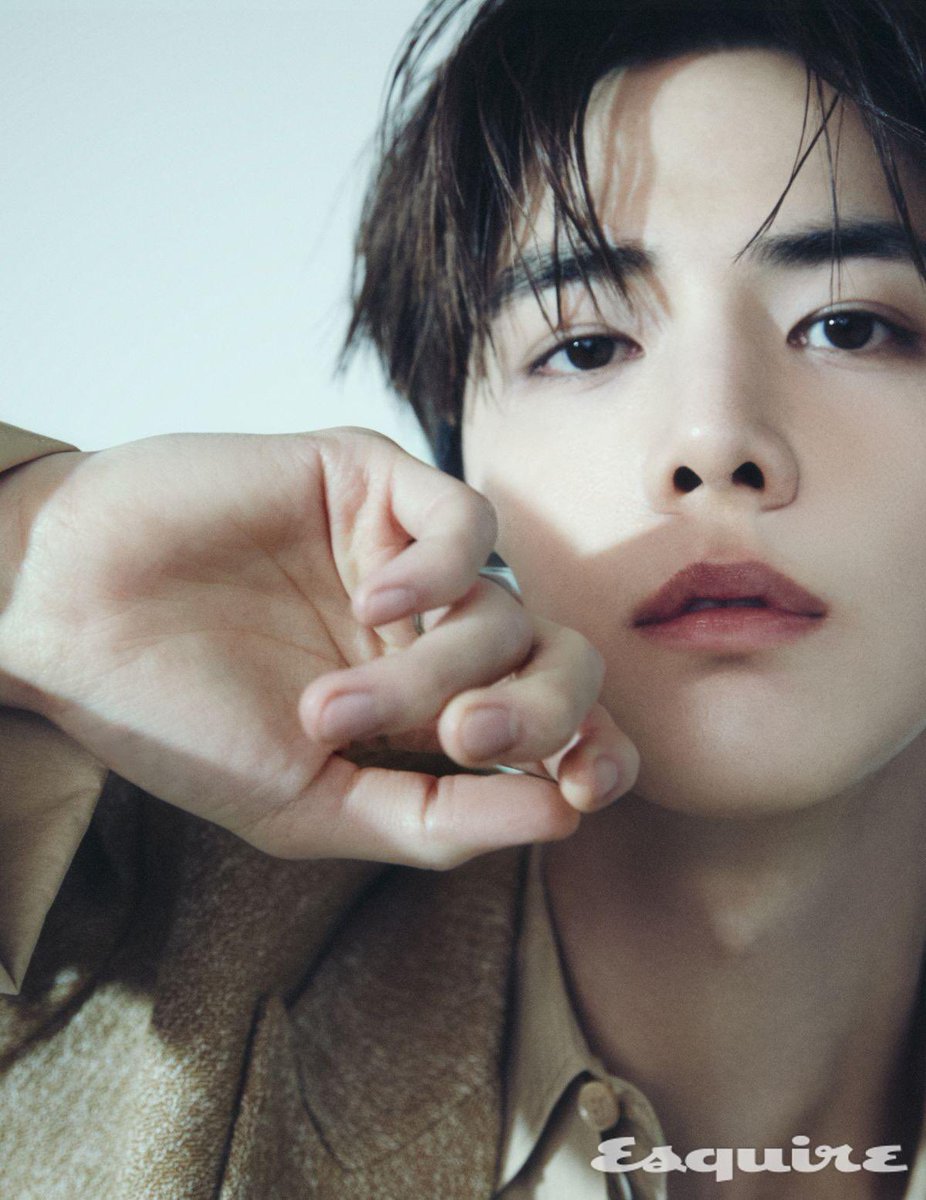 YOUNGHOUNI's tweet photo. An exquisite manifestation of an immaculate muse incarnate. https://t.co/nL0TiYiEmT