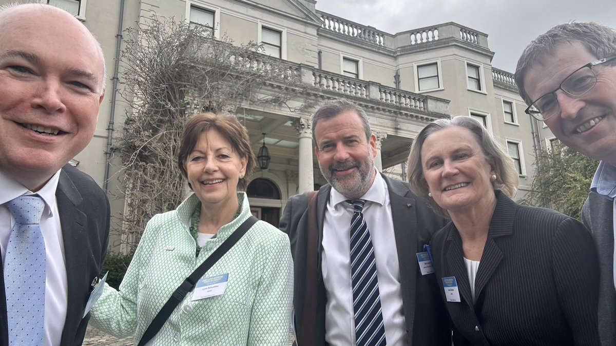 Great to meet @ASCOPres Dr Lynn Schuchter and @ASCO CMO @jrgralow along with @QUBelfast colleagues Prof Dan Longley and Prof Chris Scott at @farmleighOPW #CancerHasNoBorders