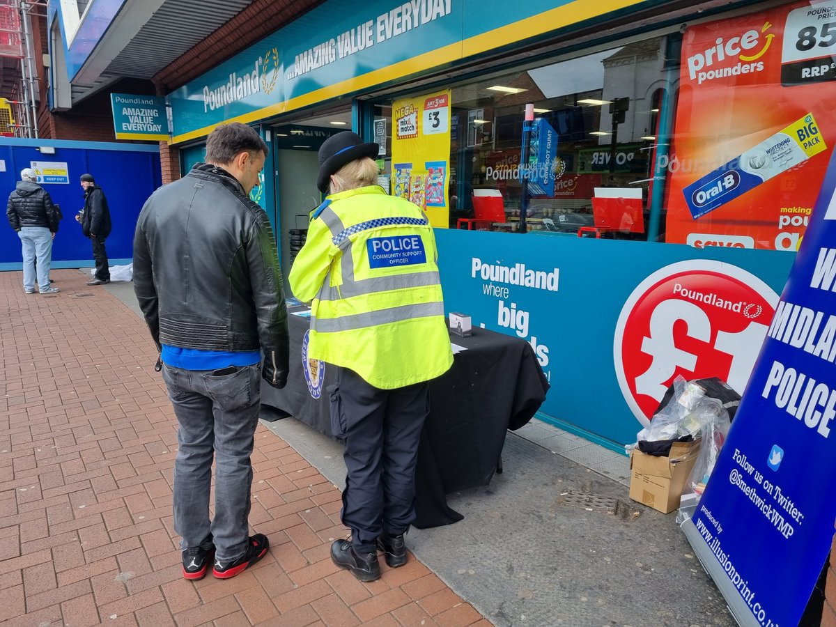 Officers on Bearwood High Street with a crime prevention stand. Please stop and say hi and look at the literature we have on display. #OpAdvance @SandwellPolice @sand