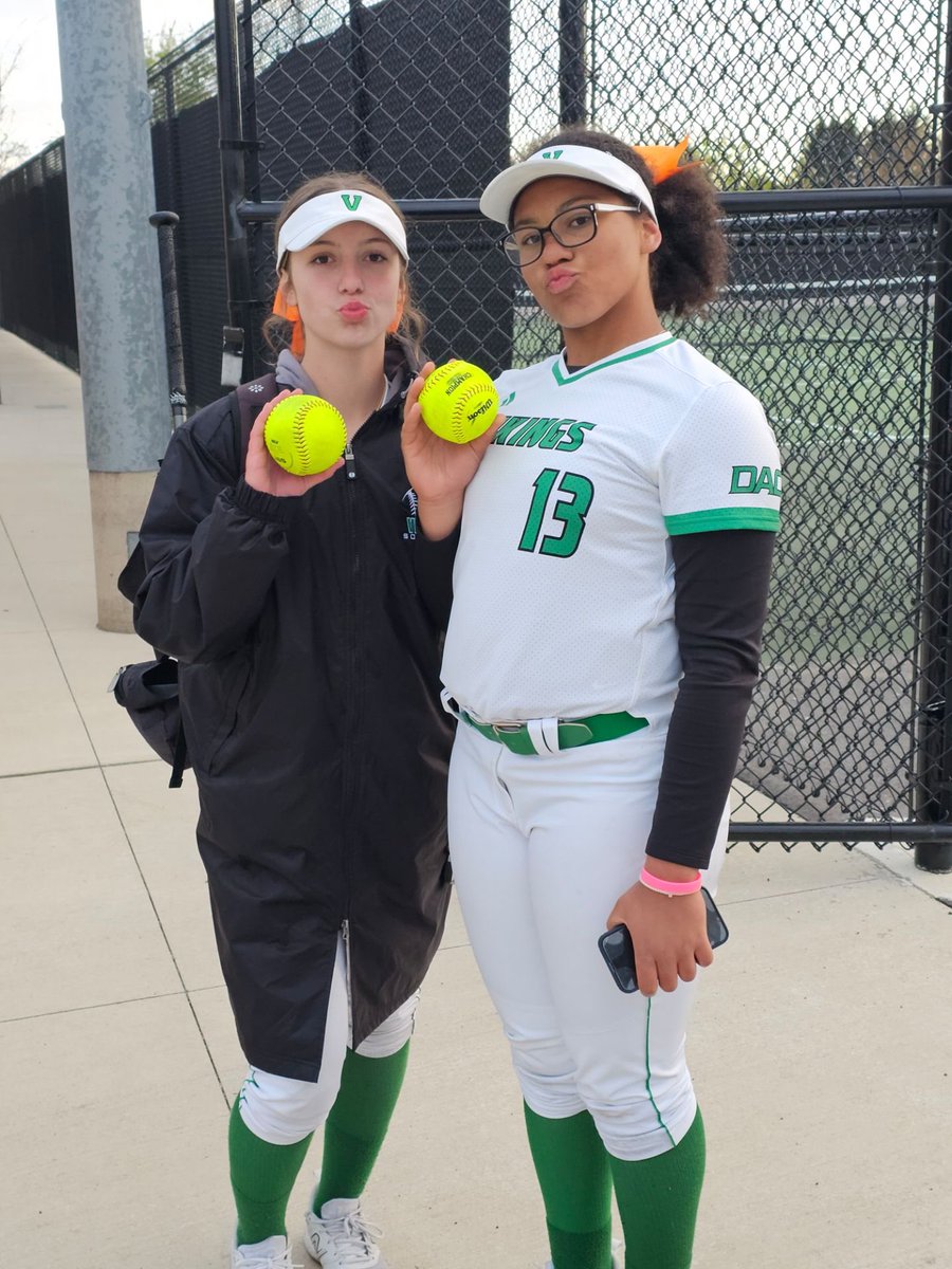 First Homerun/ Grandslam of the High school varsity season! Aside @DRoseKincaid that followed up with a homerun. Having lots of fun with the Lady Vikings.❤️