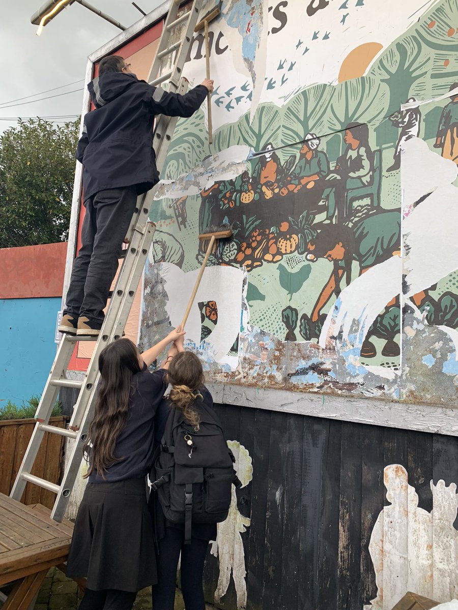 RespectProjBris's tweet photo. Excited to have our build board going up now!! Watch this space for updates and join us down at St Werburghs - give us a wave if you’re passing!! @UWEBristol @BBCNews https://t.co/Gt0a5fzGCg