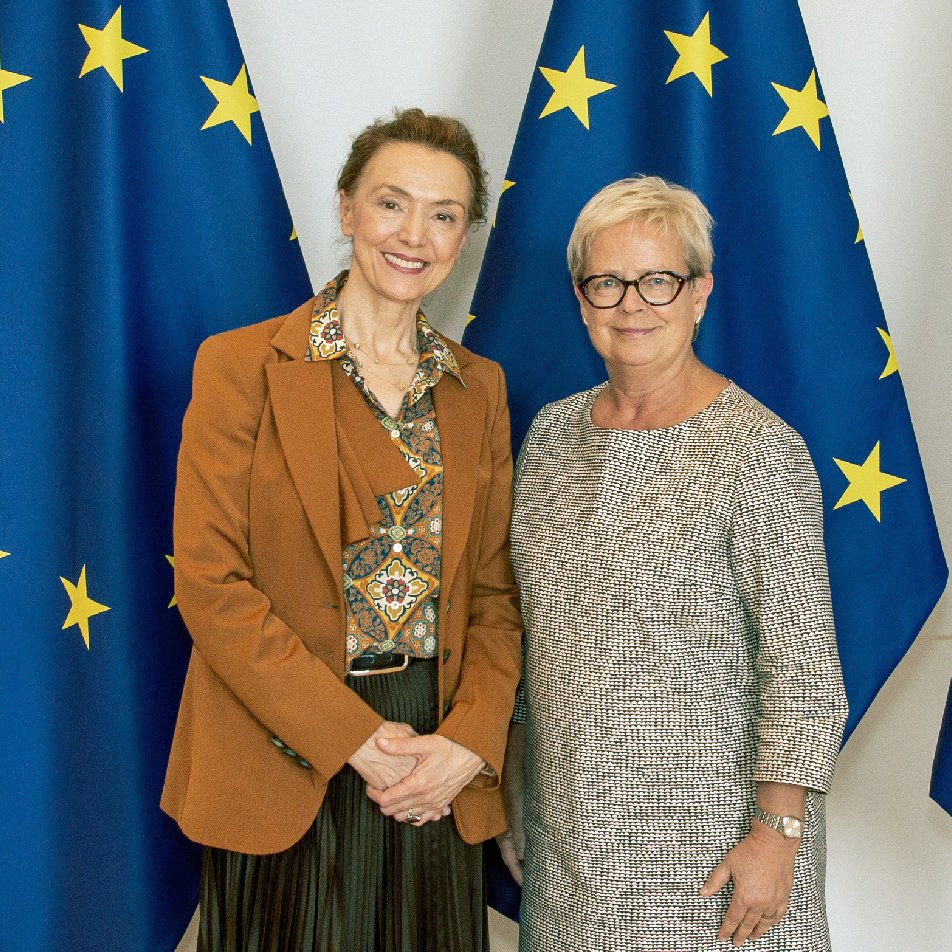 #EURightsAgency Director @sirpa_rautio welcomed @coe Secretary General @MarijaPBuric to FRA for wide-ranging talks on continuing our close cooperation in promoting & protecting #HumanRights. The meeting underlined the longstanding ties and values that link both organisations.