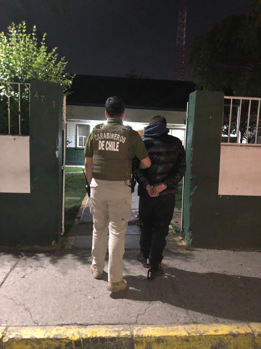 La SEBV #Valparaíso detuvo en #ViñadelMar a un adolescente de 17 años buscado por mantener orden vigente de aprehensión por el delito de robo con violencia. #OrdenyPatria