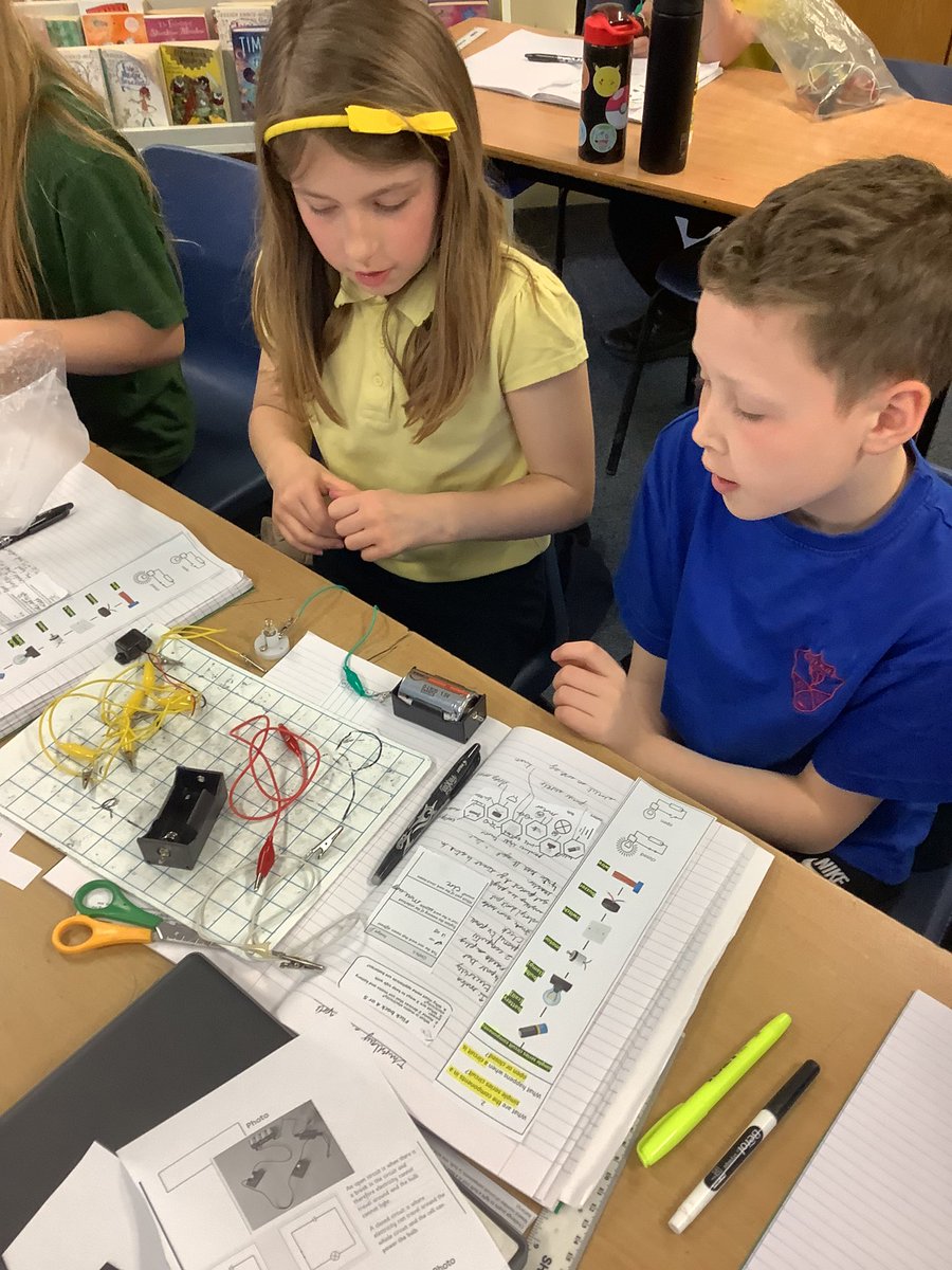 CroxbyPrimary's tweet photo. As scientists, year four swans have been investigating electrical circuits involving bulbs, buzzers and switches! #croxbymagic https://t.co/SRcPm5a0BY