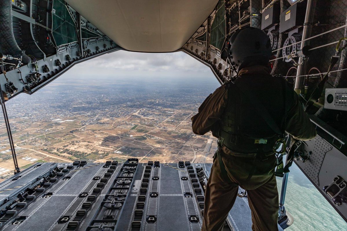 Today @Team_Luftwaffe dropped 11 tons of food supplies over Northern Gaza as part of our ongoing support for the suffering population there. We welcome the significant efforts of Israeli authorities to get more aid delivered into Gaza, while the situation remains dramatic.