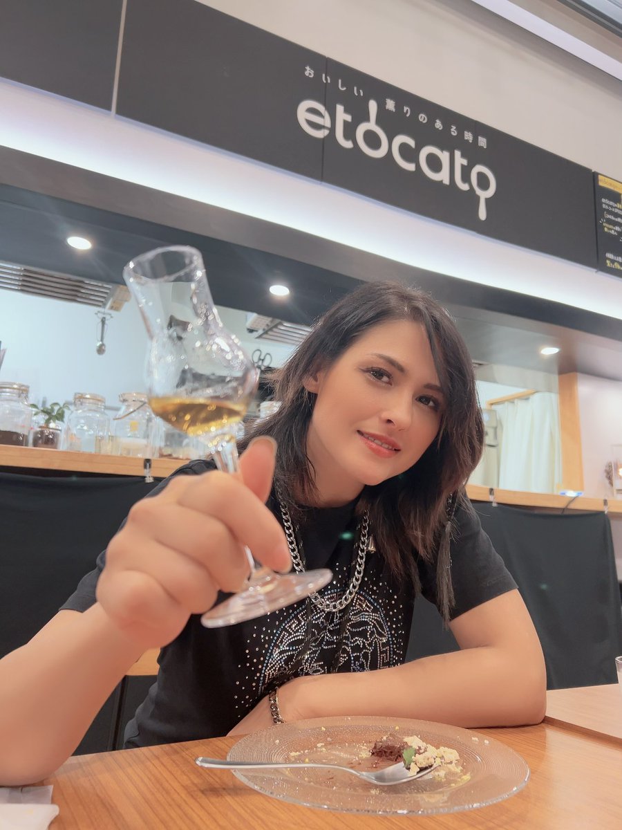 GiuliaIsBetter's tweet image. your date for the night.