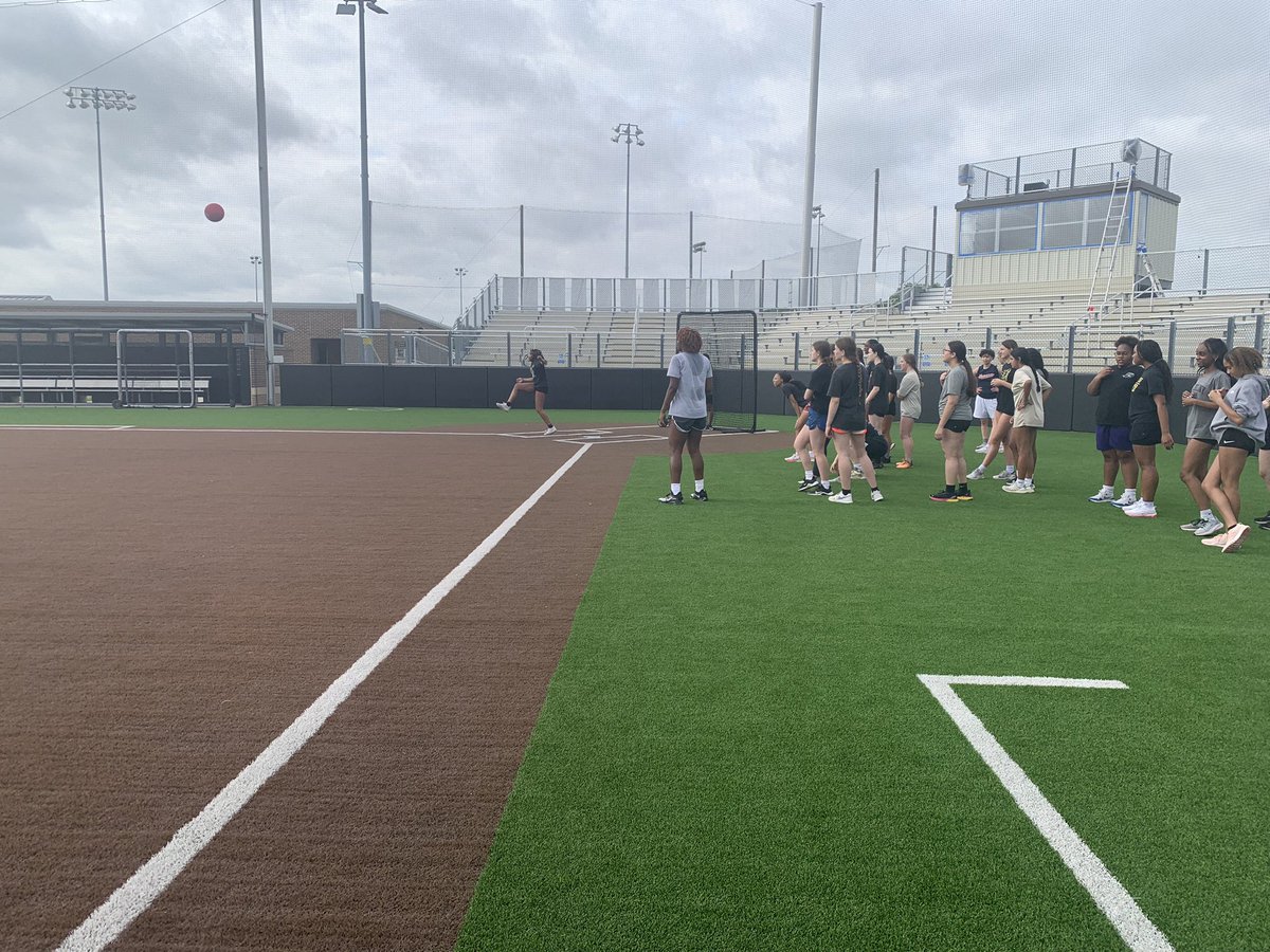 TCCougarVB's tweet photo. Fun game of kickball this morning in TC Girls Athletics! So fun watching these girls have fun and compete with each other! 
@girlssoccerTCHS @TheColonyBB @TCTrack_XC @Wrestling_TCHS https://t.co/t3FudPvAlP