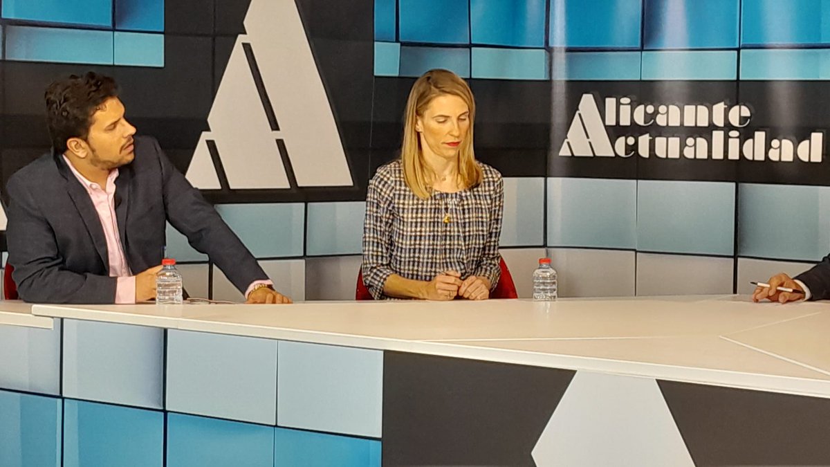 Hoy jueves tienes una cita con Alicante Actualidad 🔵⚪️🔵

Con los colaboradores:

⭐️ <a href="/JBrugos8/">Jorge Brugos</a> 
⭐️ José Ramón González González
⭐️ <a href="/VicenteCutanda/">Vicente Cutanda</a> 
⭐️ <a href="/CarmenyRocio/">Carmen 🇪🇸⚖</a> 

A las 21:15 horas⏰en <a href="/12tv_es/">12tv Alicante</a>  📺
¡Te esperamos!